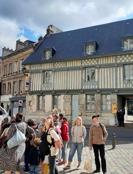 TOUS DÉTECTIVES OU COMMENT ENRICHIR L’ETONNANTE VALISE
