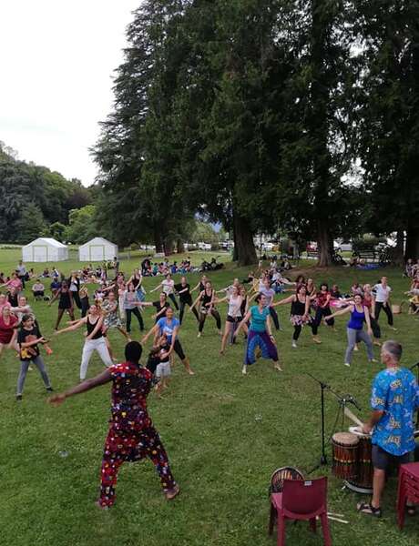 Atelier de danse africaine -Festival Uriage en Danse présenté par Jean-Claude GALLOTTA