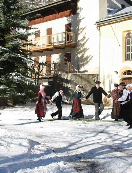 Les Gounellouns pour la fête des pères à Fort-Queyras