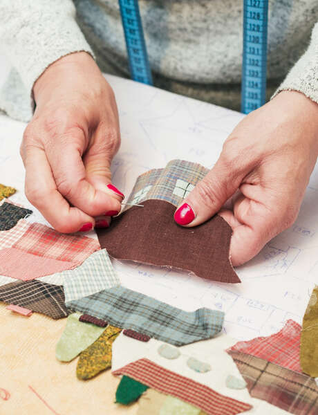 Démonstration de patchwork à la main