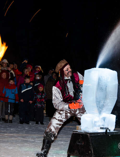 Sculpture sur glace sur le thème du street art