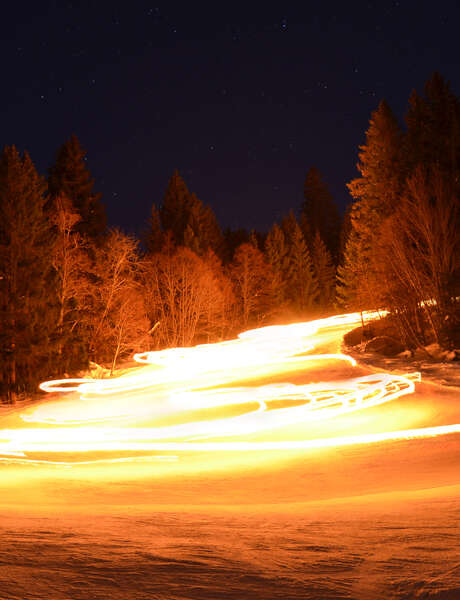 Descente aux flambeaux, suivie du feu d'artifice