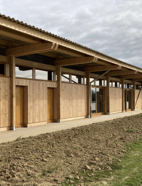 Visite de la Maison des sports de la Plaine Tonique de GRAND BOURG AGGLOMÉRATION à Malafretaz par TECTONIQUES ARCHITECTES