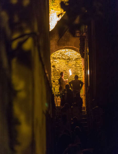 Visite nocturne : Trévoux insolite, contes et détours