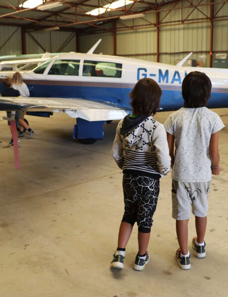Aérodrome, en piste pour un voyage-découverte en famille