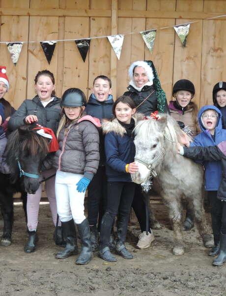 Chasse aux œufs avec les poneys