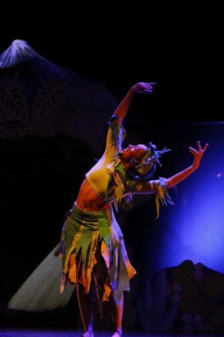 PIÈCE DE THÉÂTRE "ELINA AU PAYS DES 7 LUNES"