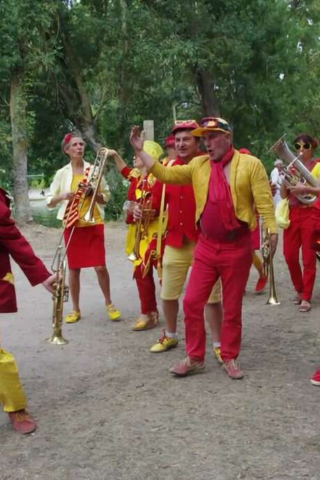 Défilé de la fanfare « La casserole »