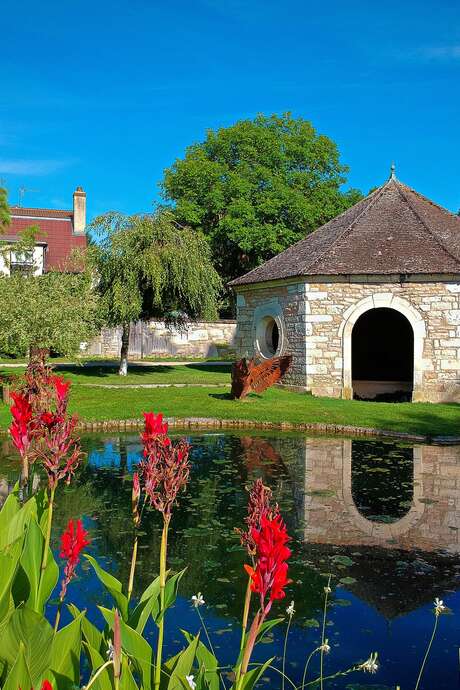Visites guidées de Fontaines - Au fil des lavoirs Visites guidées de Fontaines - Au fil des lavoirs
