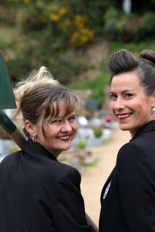 Humour Jeanne et Gabrielle reposent en pestes
