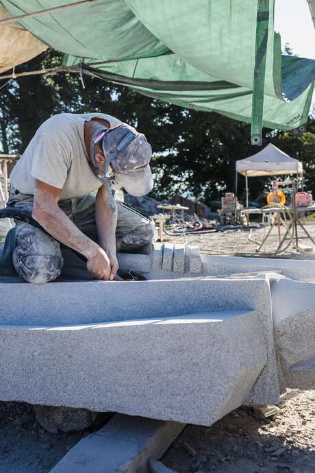 Chantiers de sculptures à la Vallée des Saints : chantier N° 3