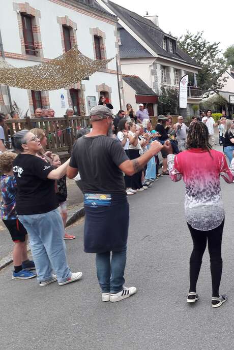 Les petites échappées : initiation à la danse bretonne