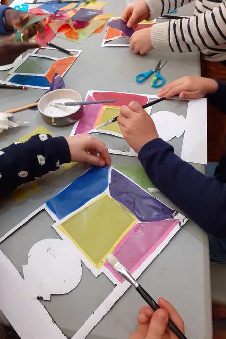 Musée de Bressuire - Atelier - Création d'un papier en vitrail