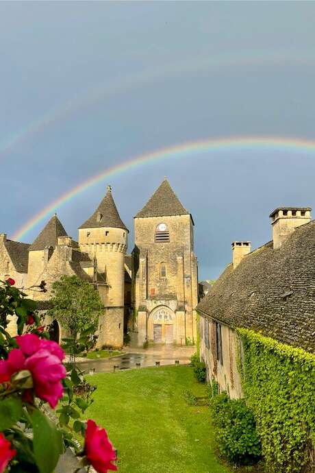 Visite des Toits de Lauzes au coeur de la charpente - Châteaux en fête