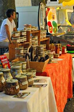 Marché aux Quatre-Routes du Lot