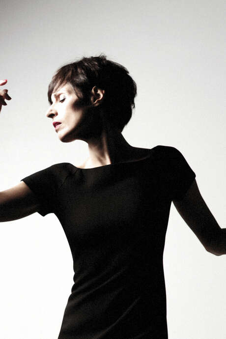DANSE - PIETRAGALLA , LA FEMME QUI DANSE DANSE - PIETRAGALLA , LA FEMME QUI DANSE