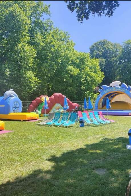 Parc d'été de structures gonflables