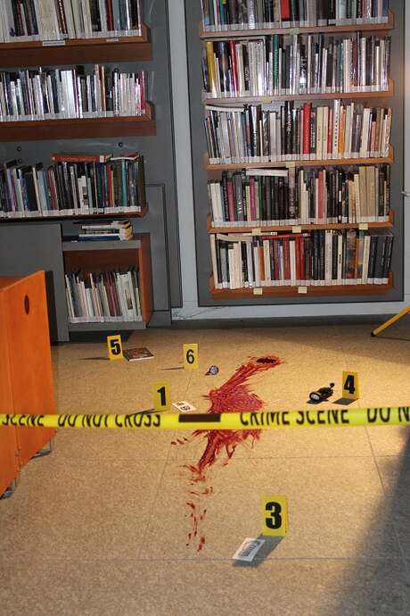 CLUEDO À L’ÉPOQUE MÉDIÉVALE CLUEDO À L’ÉPOQUE MÉDIÉVALE