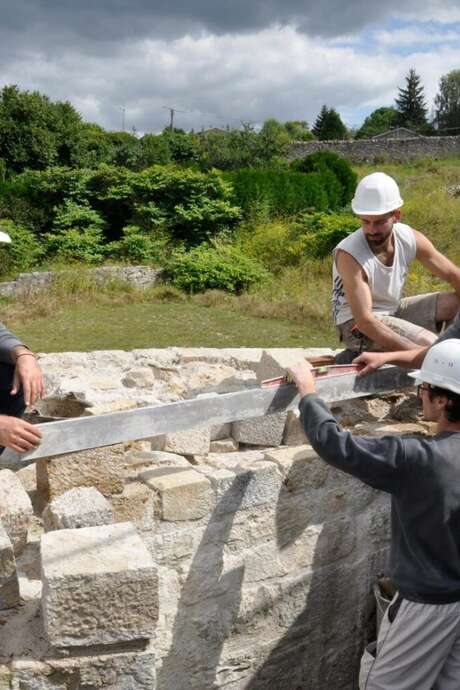 INITIATION À LA CONSTRUCTION EN TERRE CRUE À LA FORTERESSE