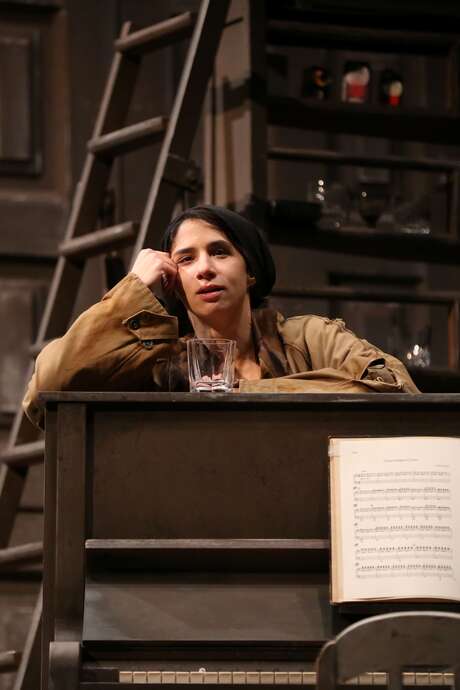 Atelier de costumes de la compagnie Yves Beaunesne