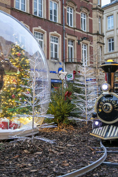 LE VILLAGE DES ENFANTS - PETIT TRAIN SUR RAIL