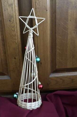 ATELIERS VANNERIE : PETIT SAPIN DE NOËL ATELIERS VANNERIE : PETIT SAPIN DE NOËL