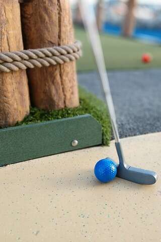 Ambiance tes vacances été - minigolf à Contrexéville
