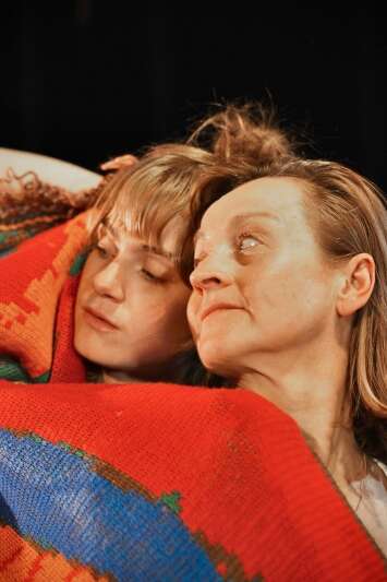 Theater : Lieber Schal