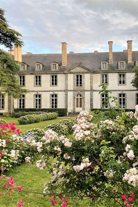 Promenade botanique au château de Loyat