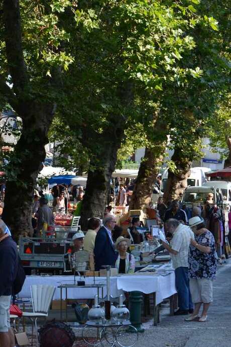 Flea market at Pompadour