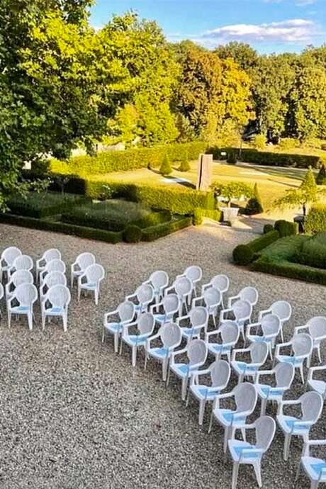 Soirée culturelle et pique-nique dans les jardins en blanc