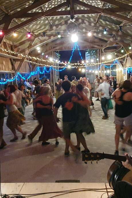 LE BAL DE LA RÉVEILLEUSE