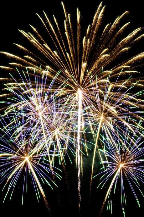 FEU D'ARTIFICE DES HIVERN'HALLES A MACHECOUL-SAINT-MÊME