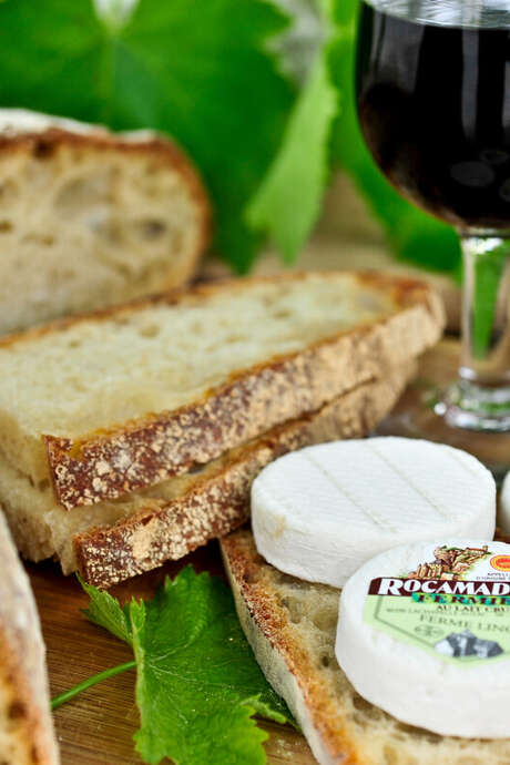 Pain, du Vin et du Fromage à Beaulieu-Sur-Dordogne