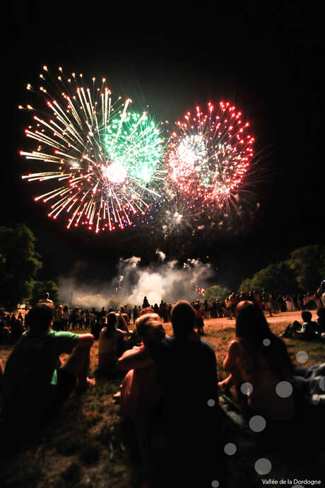 Feu d'artifice  à Mayrinhac-Lentour