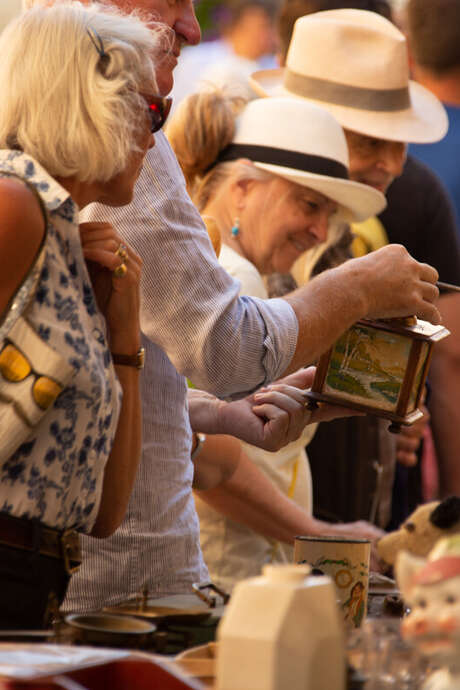 Vide-grenier et vide-dressing