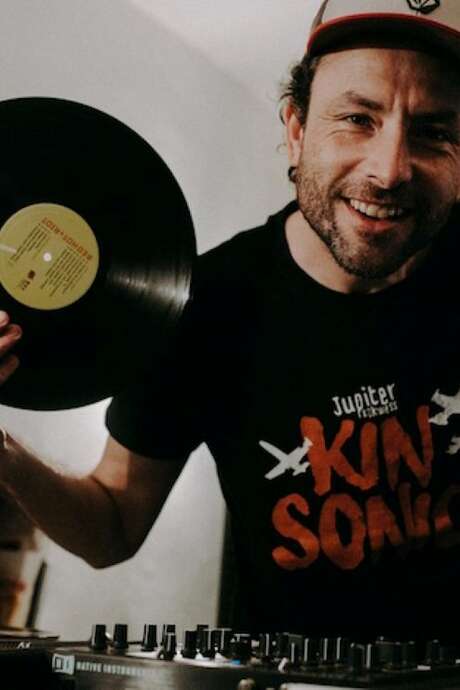 DJ Mazykin fait le tour des médiathèques, Assier