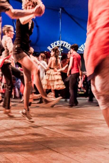 Bal à Lacapelle-Marival  : Le bal où l’on écoute la musique avec ses pieds