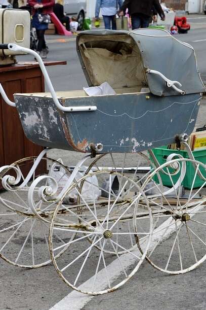 Brocante et Vide-Greniers Les Platanes