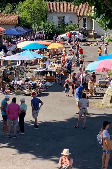 Brocante et vide-greniers estival