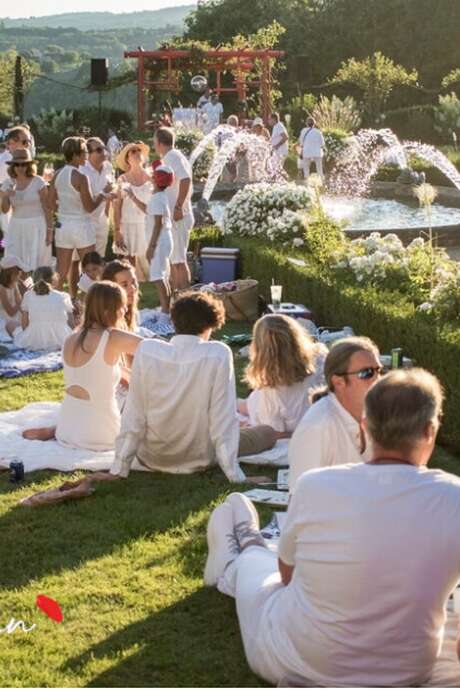 Les Pique-niques blancs aux jardins d'Eyrignac