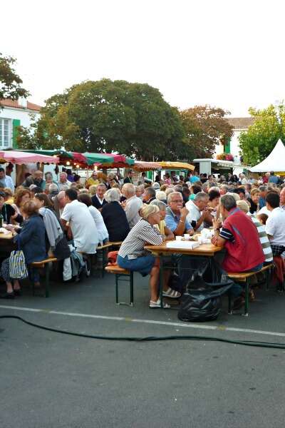 Marché gourmand à Uzech Les Oules