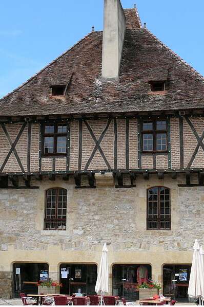 Maison des Consuls et église des Récollets