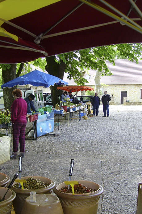 Marché à Saint-Germain-du-Bel-Air