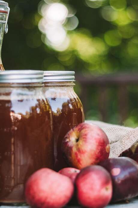 Atelier jus de pomme à la Ferme de Brossard