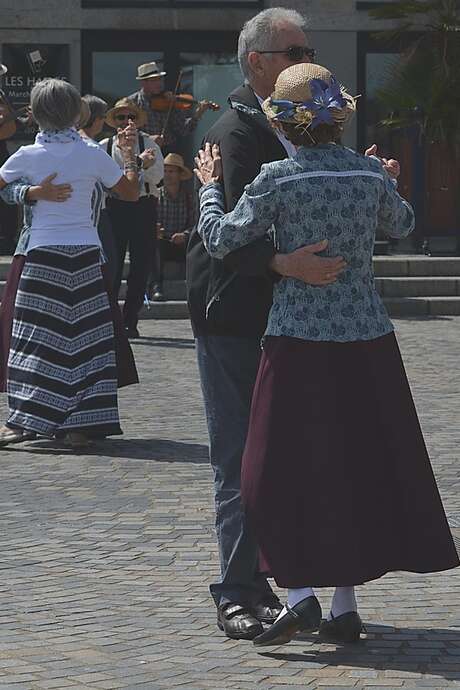 Conférence : ''Le bal contre-attaque! Pour en finir avec la danse''