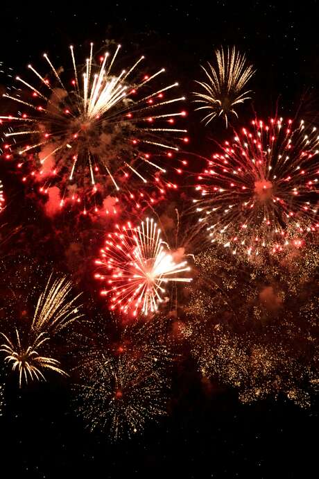 Feux d'artifices pour la Fête de la Source Salmière à Miers