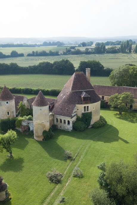 Exposition « Mémoires de la vye, le passé prend racine » au manoir de la Fresnaye. Parcours art et patrimoine en Perche
