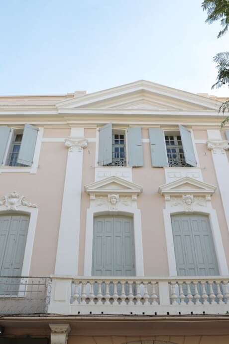 FENÊTRES ET BALCONS :  DEDANS ET DEHORS