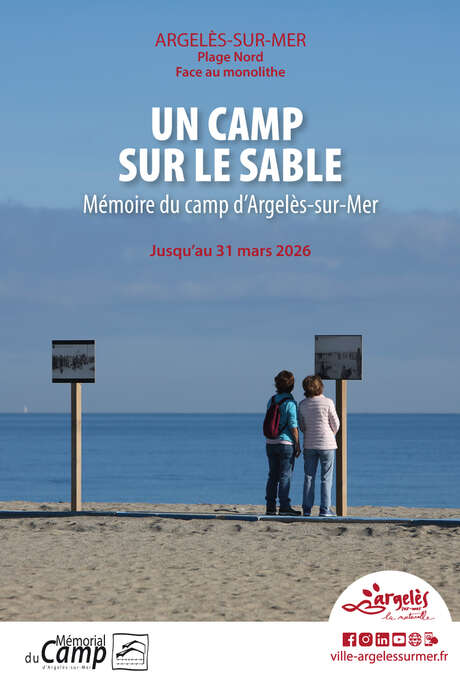 UN CAMP SUR LE SABLE